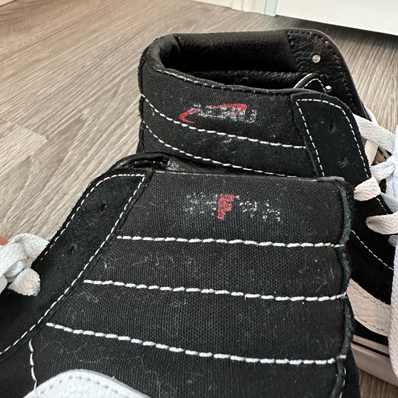 Sk8-Hi Vans - Picture 6 of 7